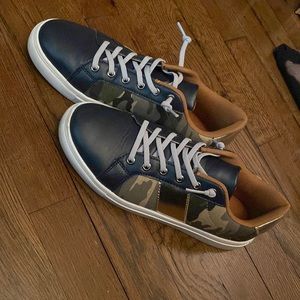 Blue gold and camo fashion sneaker size 9